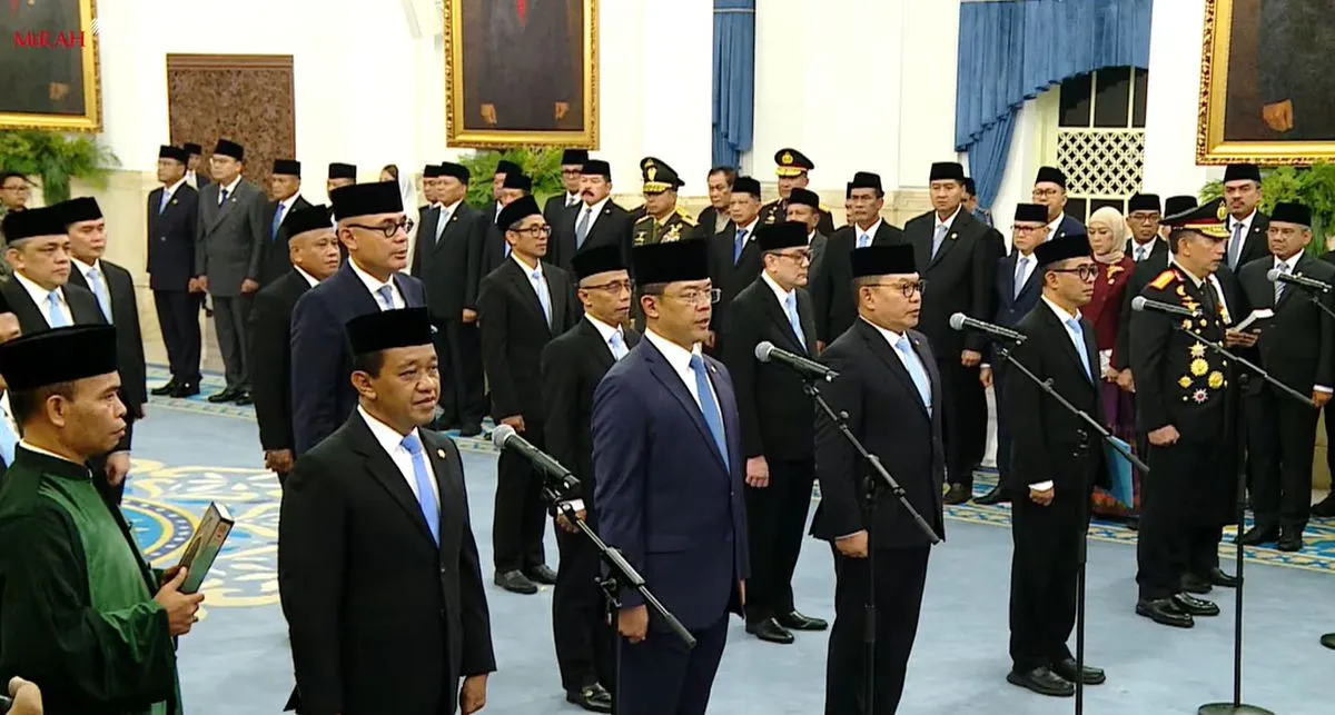 Presiden Prabowo Subianto melantik sejumlah menteri dan pejabat negara di Istana Negara Jakarta. (Posnews/Youtube)
