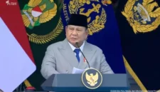 Presiden Prabowo Subianto memimpin upacara HUT ke-81 TNI di Mabes TNI Cilangkap Jakarta Timur