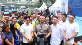 Raffi Ahmad dan Willie Salim menghadiri Deklarasi Sumpah Pemuda Mahasiswa Indonesia di Bundaran HI, Jakarta Pusat.
