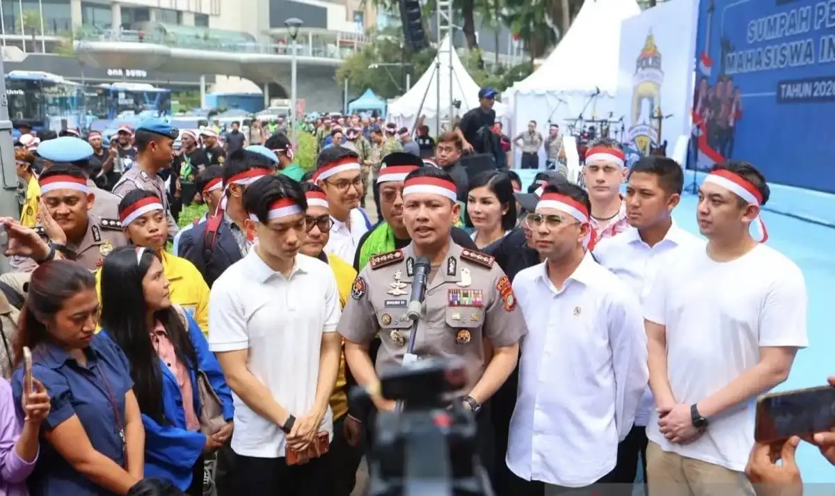 Raffi Ahmad dan Willie Salim menghadiri Deklarasi Sumpah Pemuda Mahasiswa Indonesia di Bundaran HI, Jakarta Pusat.
