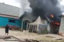 Rumah di Desa Labela, Kecamatan Besulutu, Konawe, terbakar akibat dugaan pembakaran yang dipicu masalah rumah tangga. (Posnews/Ist)