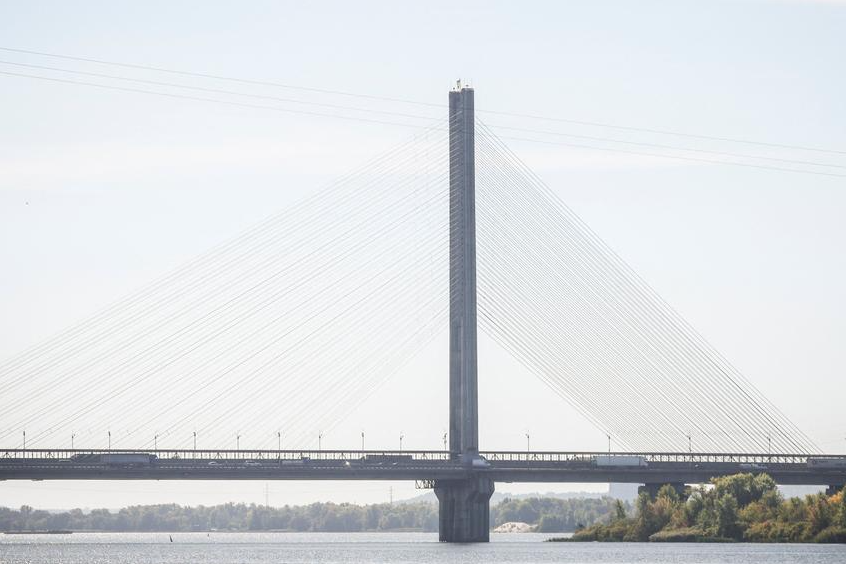 Rusia menghantam jembatan strategis di Kyiv dua hari berturut-turut dengan drone, mengganggu akses warga dan kelistrikan kota. Dok: Istimewa.