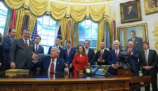 Organisasi lingkungan menggugat pemerintahan Donald Trump atas keputusan memangkas standar efisiensi bahan bakar kendaraan CAFE. Dok: Istimewa.