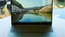 Microsoft merilis Surface Laptop 8 berbekal chip Snapdragon X2, baterai 14 jam, Windows 11, dan perkiraan harga mulai Rp25,5 juta. Dok: Istimewa.