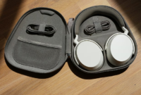 Sennheiser merilis headphone Momentum 5 dengan kualitas suara superior, baterai lepas-pasang 57 jam, dan perkiraan harga Rp6,3 juta. Dok: Istimewa.