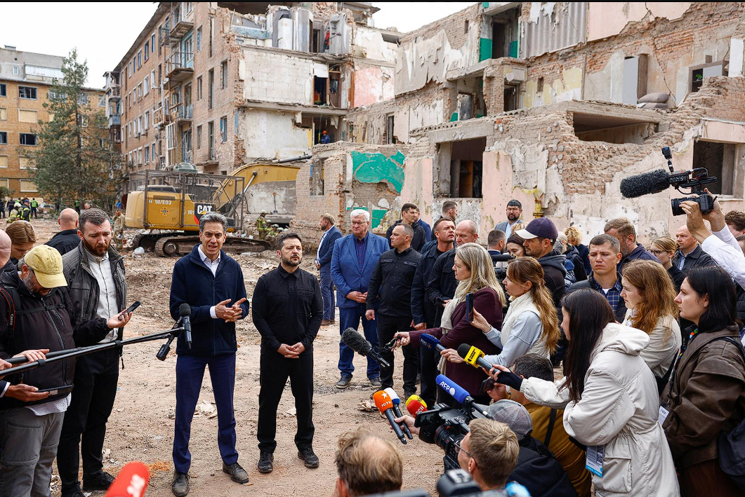 Volodymyr Zelenskyy mengecam Amerika Serikat setelah gelombang serangan rudal Rusia menewaskan 78 warga Ukraina. Dok: Istimewa.