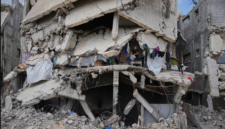 Setahun pasca gencatan senjata Gaza pimpinan Donald Trump, serangan militer Israel tetap berlanjut dan rekonstruksi mangkrak. Simak laporan lengkapnya. Dok: Istimewa.