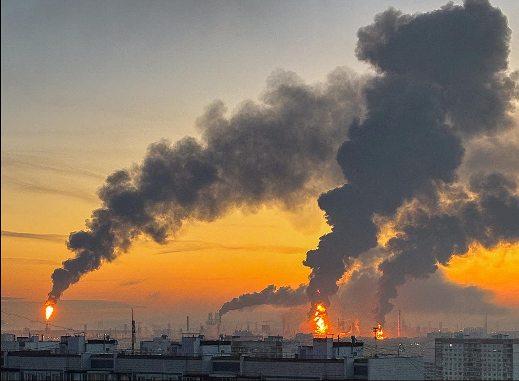 Ukraina mengakhiri gencatan senjata energi dan kembali menggempur kilang minyak Rusia di Ryazan pasca serangan rudal Moscow. Dok: Istimewa.