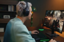  Razer merilis headset gaming nirkabel Barracuda V2 Pro dengan driver 40 mm, Hybrid ANC, Bluetooth 6.0, dan baterai hingga 70 jam. Dok: Istimewa.