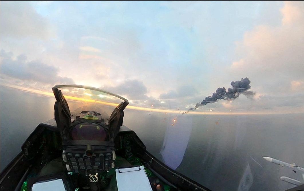 Jet tempur F-16 Rumania menembak jatuh dua drone Rusia jenis Geran-4 berkecepatan tinggi di Laut Hitam. Simak eskalasi keamanan di wilayah perairan NATO. Dok: Istimewa.