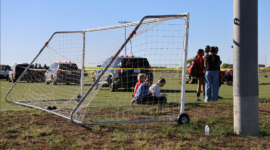 Truk pikap menerobos lapangan sepak bola di Wichita Kansas hingga menewaskan dua orang. Kepolisian melepaskan pengemudi tanpa dakwaan. Dok: Istimewa.