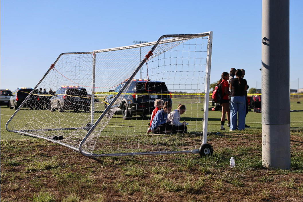 Truk pikap menerobos lapangan sepak bola di Wichita Kansas hingga menewaskan dua orang. Kepolisian melepaskan pengemudi tanpa dakwaan. Dok: Istimewa.