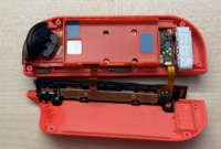 Nintendo meluncurkan revisi Switch 2 di Eropa dengan baterai mudah lepas. Simak pembongkaran komponen layar LCD, motherboard, dan RAM. Dok: Istimewa.