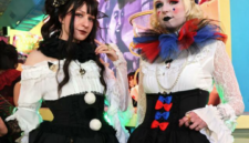 Tren busana Gothic Lolita Jepang kian populer di Eropa. Simak lonjakan penjualan Atelier Pierrot dan kemeriahan acara tea party di Berlin. Dok: Istimewa.