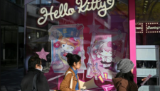 Sanrio minta maaf dan batalkan kolaborasi Hello Kitty dengan drama VIVANT usai dituduh anti-Tiongkok. Simak ulasan konflik budaya. Dok: Istimewa.