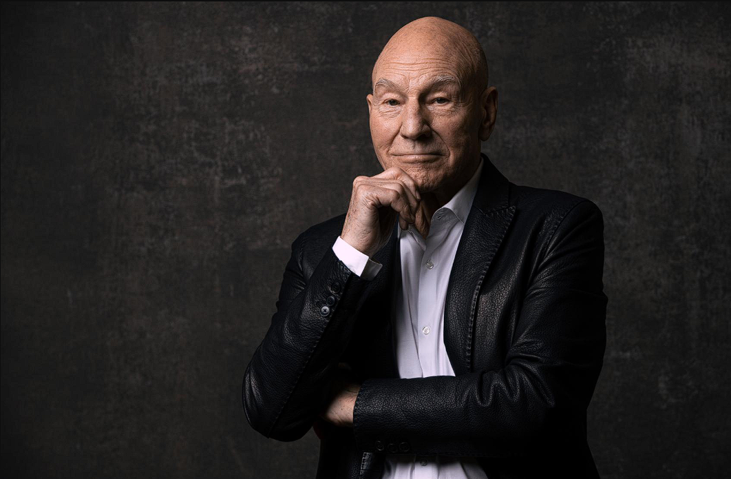Aktor legendaris Sir Patrick Stewart meninggal dunia pada usia 86 tahun. Simak riwayat karier pemeran Kapten Picard dan Profesor X tersebut. Dok: Istimewa.
