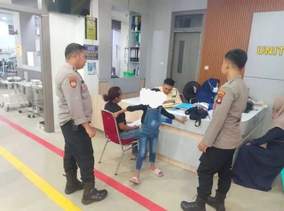 Seorang anak mendatangi Polsek Pontianak Barat untuk meminta pertolongan bagi ibunya yang diduga menjadi korban KDRT. (Posnews/Humas Polri)

