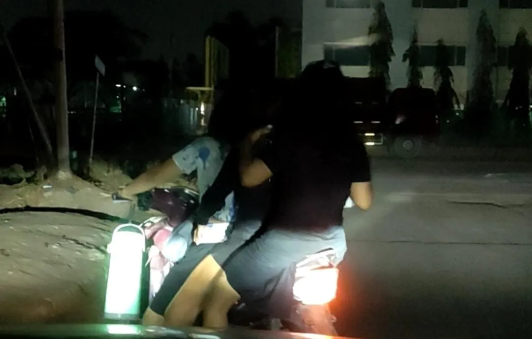Sopir Kontainer Jadi Sasaran Tawaran Kopi Plus-Plus, Pengawasan KBN Marunda Disorot. (Posnews/MR)
