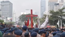 Suasana aksi demonstrasi di ruang publik yang menyoroti pentingnya menjaga kesucian simbol agama. (Ist)