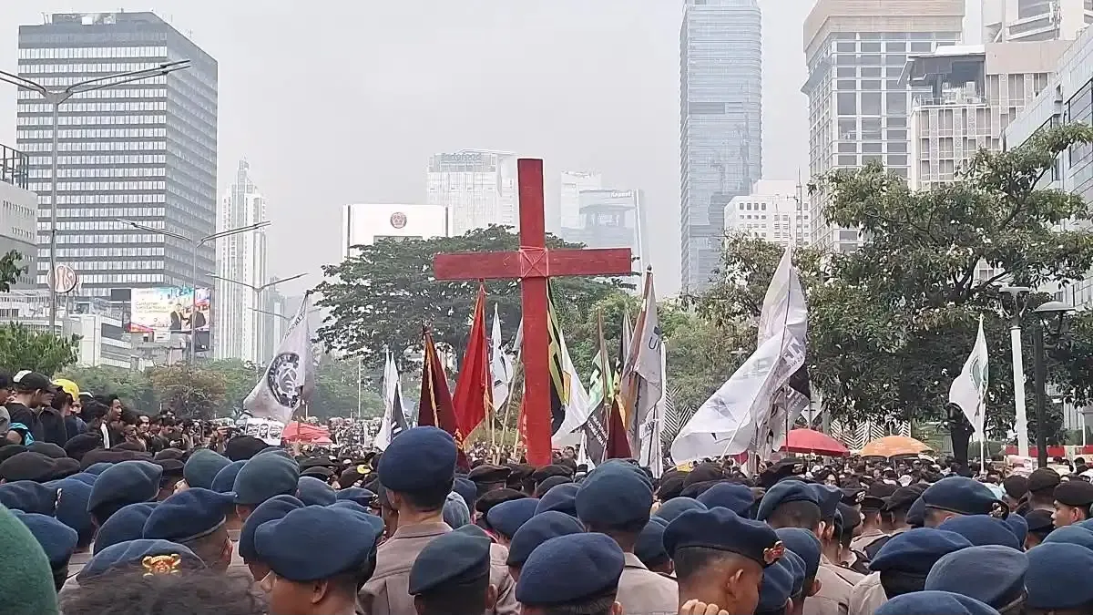 Suasana aksi demonstrasi di ruang publik yang menyoroti pentingnya menjaga kesucian simbol agama. (Ist)