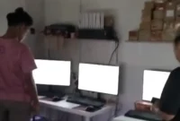 TNI AD mengamankan rumah yang diduga menjadi markas judi online di KPAD Cijantung. (Posnews/Instagram)
