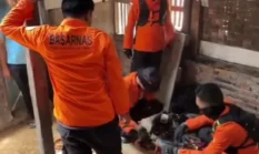 Deni Tertimbun Longsor di Sumur 15 Meter, Tim SAR Berjuang Cegah Runtuhan Susulan
