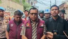 Tim gabungan Bareskrim Polri dan Polda Metro Jaya menggelar penggerebekan narkoba di Kampung Ambon dan Kampung Boncos, Jakarta Barat, Jumat 9 Oktober 2026. (Posnews/Humas Polri)