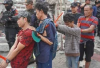 Tim gabungan Polda Metro Jaya, Bareskrim Polri, BNNP DKI, TNI, dan Satpol PP menggerebek Kampung Boncos, Jakarta Barat, pada 12 Oktober 2026. (Posnews/Ist)