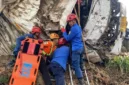 Truk boks yang terlibat kecelakaan maut dengan dua sepeda motor di turunan Slumut, Pakis, Kabupaten Magelang. (Posnews/Basarnas)

