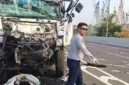 Truk tangki mengalami kerusakan parah setelah menabrak truk trailer di Tol Cibitung-Cilincing, Jakarta Utara.

