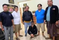 Polisi menangani kasus video viral pemuda Bondowoso yang diduga melecehkan Al-Qur'an. (Posnews/Polres Bondowoso)

